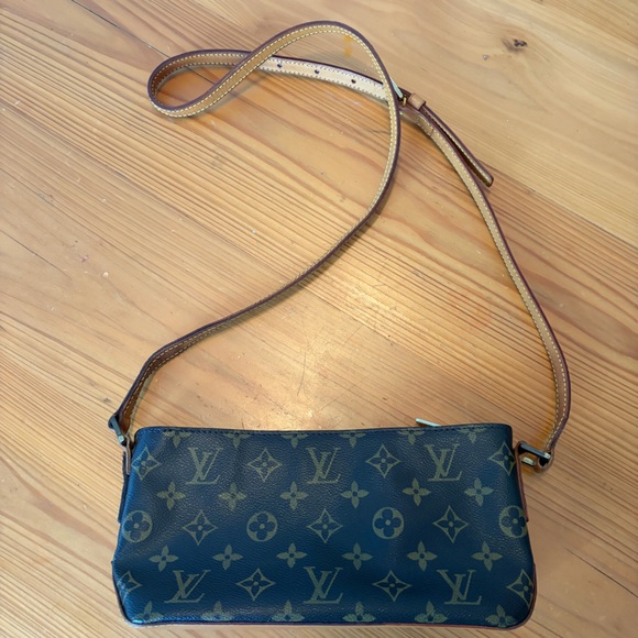 Louis Vuitton Trotteur Crossbody - Picture 2 of 11